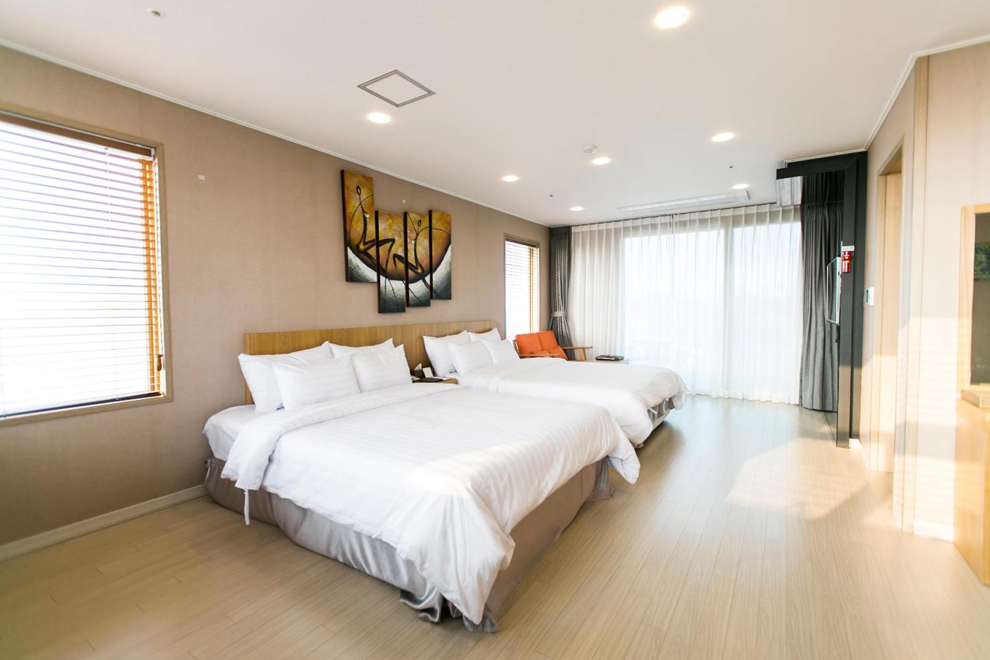 Rich Hotel Чеджудо Экстерьер фото