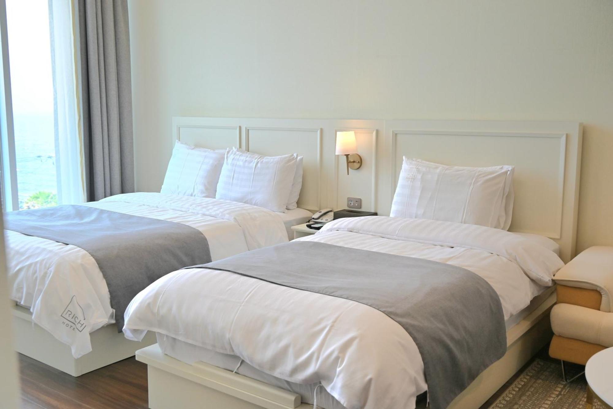 Rich Hotel Чеджудо Экстерьер фото