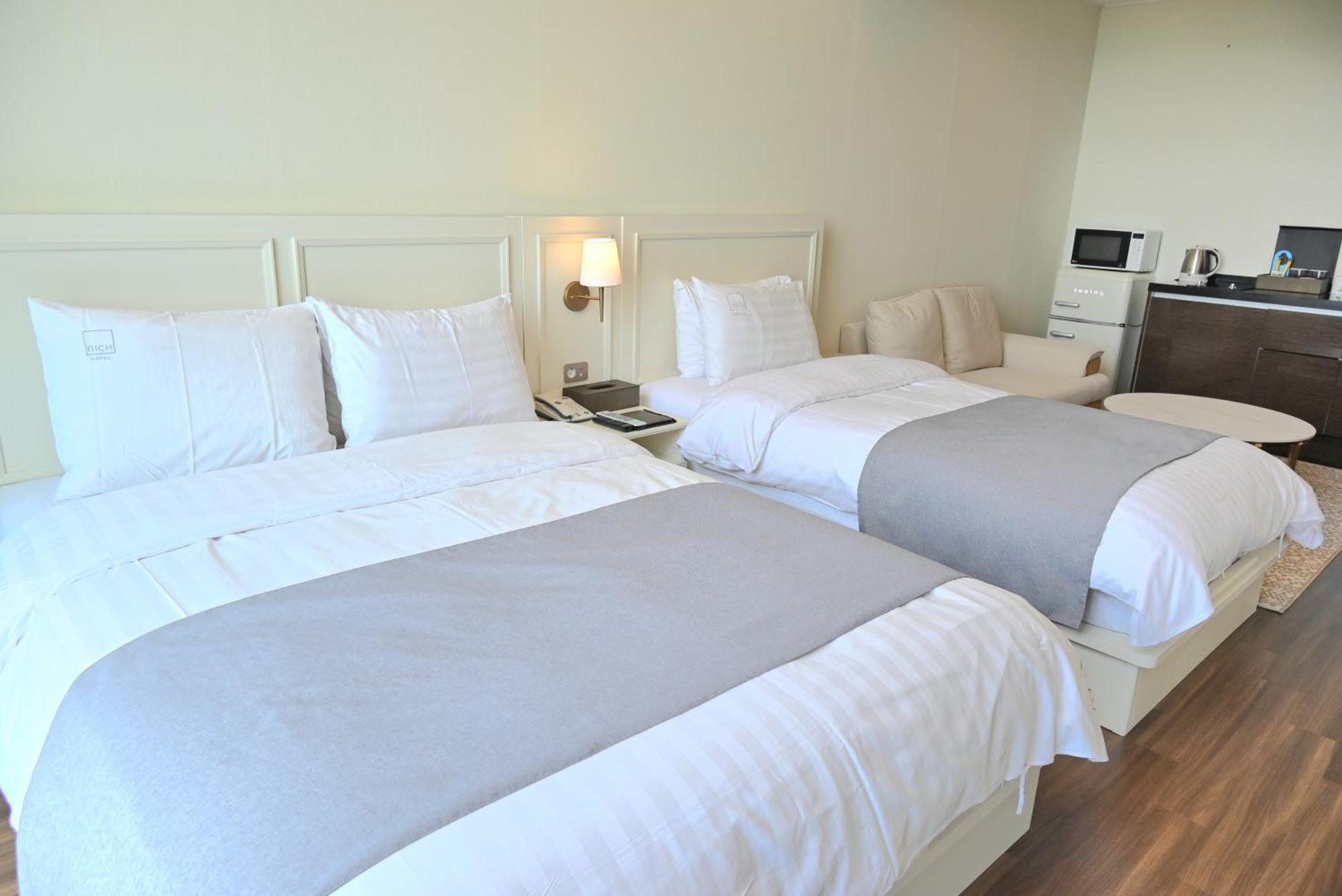 Rich Hotel Чеджудо Экстерьер фото